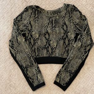 Fabletics cropped long sleeve shirt